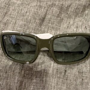 NWT Unisex Ray-Ban Olive Square Sunglasses 59mm RB 4338 gradient with case